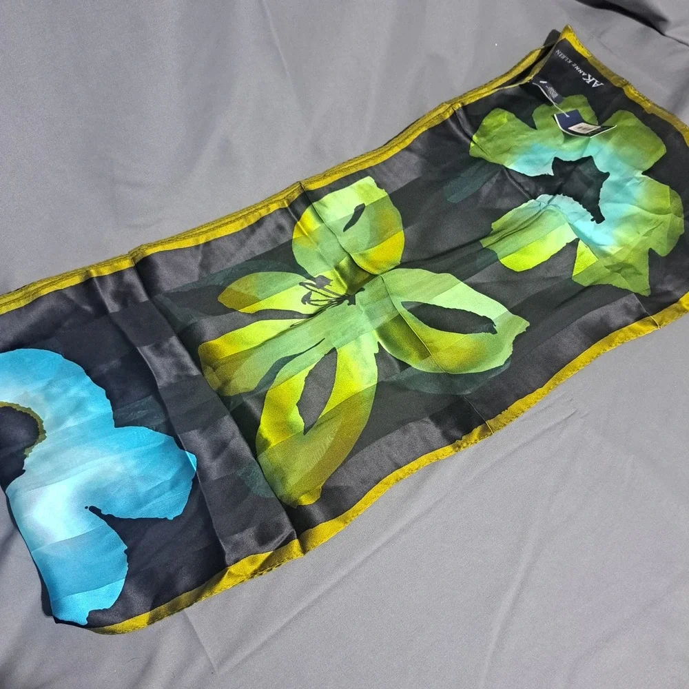 NWT Anne Klein 100% Silk Scarf Black Floral‎